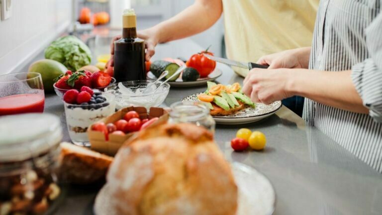 7 Top Healthiest Foods For Women Foods that contain the most vitamins, minerals, and antioxidants aren't the usual suspects. These Women foods are packed with nutrients.