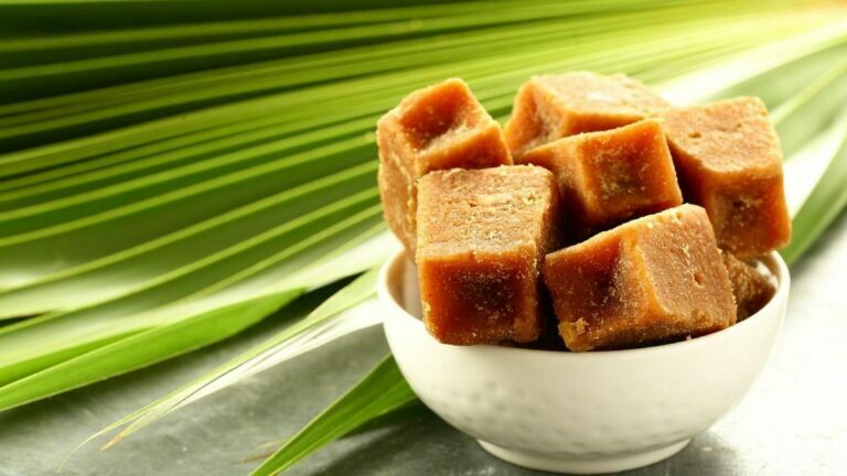 When consumed in moderation, jaggery helps in getting rid of harmful toxins from the body which in turn aids in weight loss.