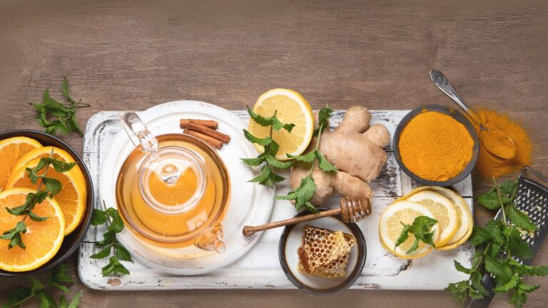 The incredibly healthy ingredients ginger, tulsi, mint, pepper, and cinnamon provide a powerful herbal tea uppercut against illnesses.